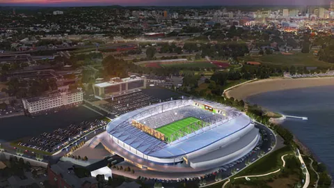 “王者归来！曼城4年后再战英联杯半决赛，巅峰对决一触即发！”