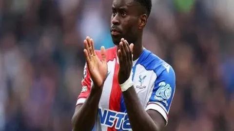 李方慧勇夺亚冬会首金，自信调整铸就荣耀瞬间